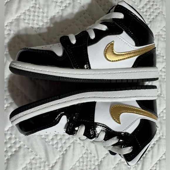 Nike Jordan 1 Kids Black Gold High Top Running Shoes Sneakers US Size 9C - Picture 4 of 9